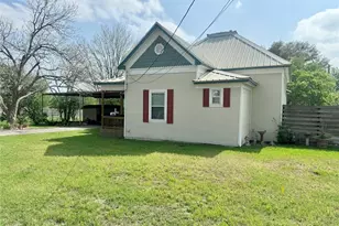 706 West St, Yoakum, TX 77995 - Photo 29
