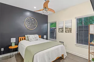 1045 Voight St, Houston, TX 77009 - Photo 9