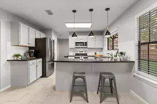 105 Eagle Rock Cir, The Woodlands, TX 77381 - Photo 11