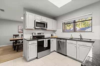 105 Eagle Rock Circle, The Woodlands, TX 77381 - Photo 13