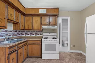 7938 Hammerly Blvd, Houston, TX 77055 - Photo 13