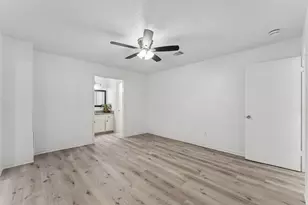 10803 Sageriver Dr, Houston, TX 77089 - Photo 33