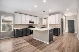 4027 Spurwing Ln, Baytown, TX 77521 - Photo 9