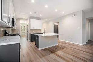 4027 Spurwing Ln, Baytown, TX 77521 - Photo 11