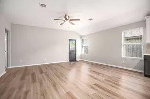 4027 Spurwing Ln, Baytown, TX 77521 - Photo 5