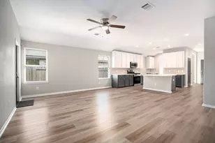 4027 Spurwing Ln, Baytown, TX 77521 - Photo 7