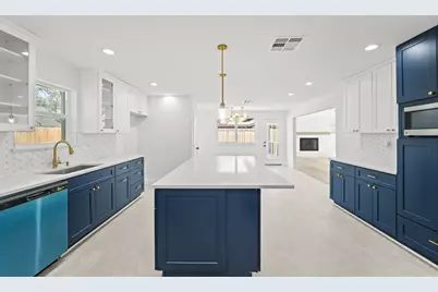 10722 Lynbrook Drive, Houston, TX 77042 - Photo 11