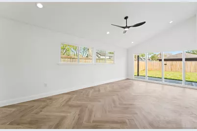 10722 Lynbrook Drive, Houston, TX 77042 - Photo 23