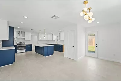 10722 Lynbrook Drive, Houston, TX 77042 - Photo 9