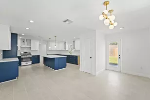 10722 Lynbrook Dr, Houston, TX 77042 - Photo 9