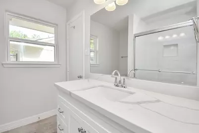 5010 Creekbend Drive, Houston, TX 77035 - Photo 23