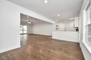 5010 Creekbend Dr, Houston, TX 77035 - Photo 9