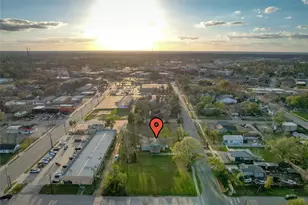 309 E Phillips St, Conroe, TX 77301 - Photo 3