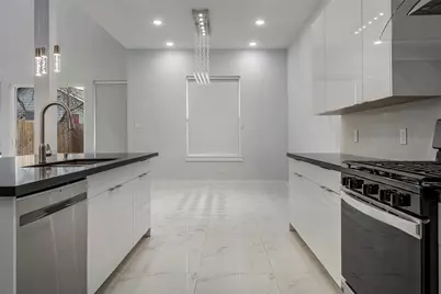 4934 Creekmont Drive, Houston, TX 77091 - Photo 11