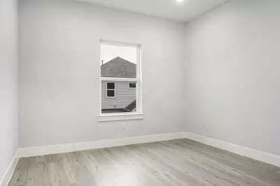 4934 Creekmont Drive, Houston, TX 77091 - Photo 17