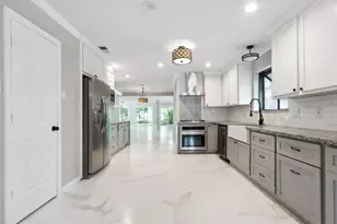 570 Roanoke Dr, Conroe, TX 77302 - Photo 9