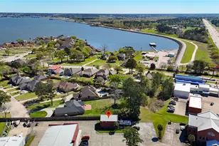 90 Beach Walk Blvd, Conroe, TX 77304 - Photo 11