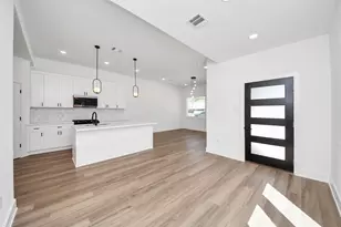 8106 Locksley St, Houston, TX 77078 - Photo 11