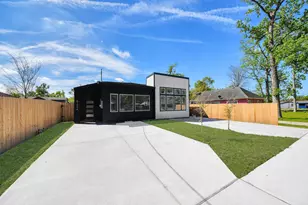 8106 Locksley St, Houston, TX 77078 - Photo 5