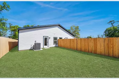 8106 Locksley Street, Houston, TX 77078 - Photo 37