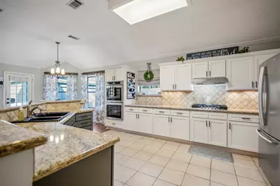 812 Woodland Lane, Conroe, TX 77302 - Photo 9