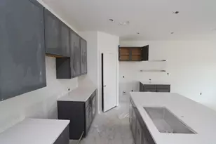 7811 Jade Crst Dr, Angleton, TX 77515 - Photo 3