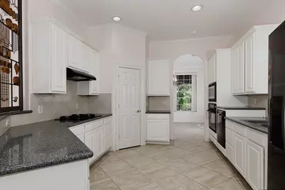 7 Sovereign Way, Conroe, TX 77384 - Photo 9