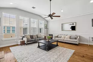 107 Riley Ln, Houston, TX 77003 - Photo 3