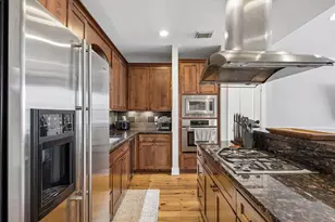 107 Riley Ln, Houston, TX 77003 - Photo 9