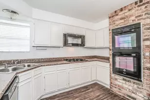 26218 Maplewood Dr, Oak Ridge North, TX 77386 - Photo 5