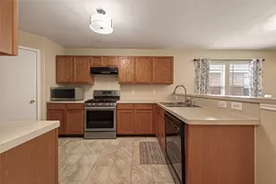 8907 Rainesville Ln, Houston, TX 77075 - Photo 9