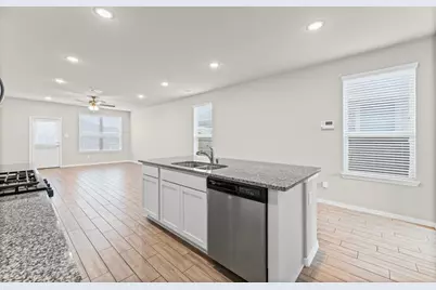 10818 Catclaw Court, Tomball, TX 77375 - Photo 9