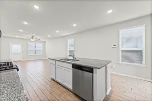 10818 Catclaw Ct, Tomball, TX 77375 - Photo 9