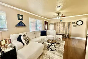 111 Mimosa, Lake Jackson, TX 77566 - Photo 9