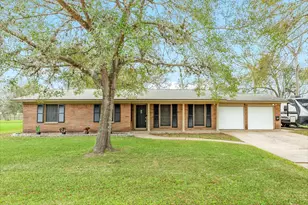 112 Blossom St, Lake Jackson, TX 77566 - Photo 1