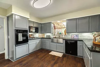 112 Blossom Street, Lake Jackson, TX 77566 - Photo 13