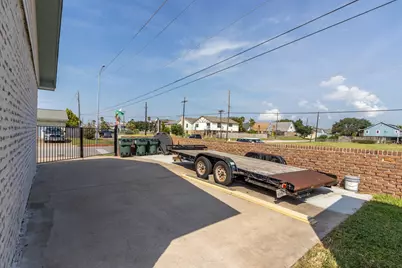7218 Sycamore Drive, Galveston, TX 77551 - Photo 25