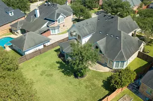 6327 Collina Springs Ct, Houston, TX 77041 - Photo 3