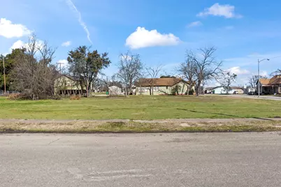 703 N Main Street, Taylor, TX 76574 - Photo 9