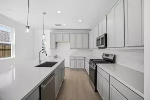 22118 Strathfield Cir, Cypress, TX 77433 - Photo 3