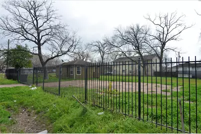 7326 Eagle Pass Street, Houston, TX 77020 - Photo 27