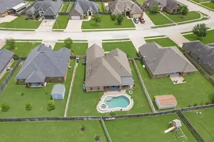 305 Poppy St, Lake Jackson, TX 77566 - Photo 21