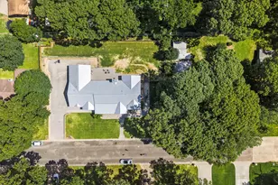 302 Post Oak St, Livingston, TX 77351 - Photo 3
