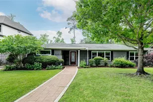 6107 Queenswood Ln, Houston, TX 77008 - Photo 1