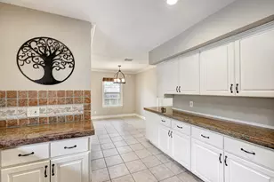 6107 Queenswood Ln, Houston, TX 77008 - Photo 9