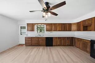 2243 Green Meadows Dr, Sealy, TX 77474 - Photo 21