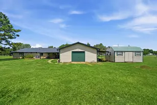 2243 Green Meadows Dr, Sealy, TX 77474 - Photo 35
