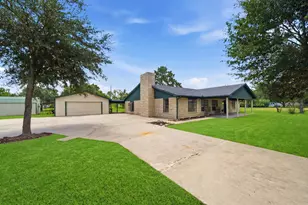 2243 Green Meadows Dr, Sealy, TX 77474 - Photo 7