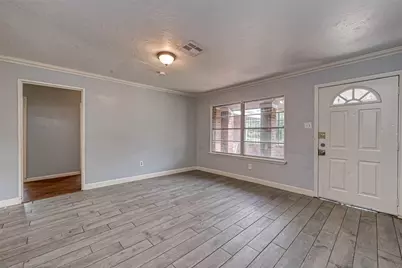 5431 Willow Glen Drive, Houston, TX 77033 - Photo 3