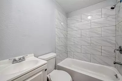 5431 Willow Glen Drive, Houston, TX 77033 - Photo 13
